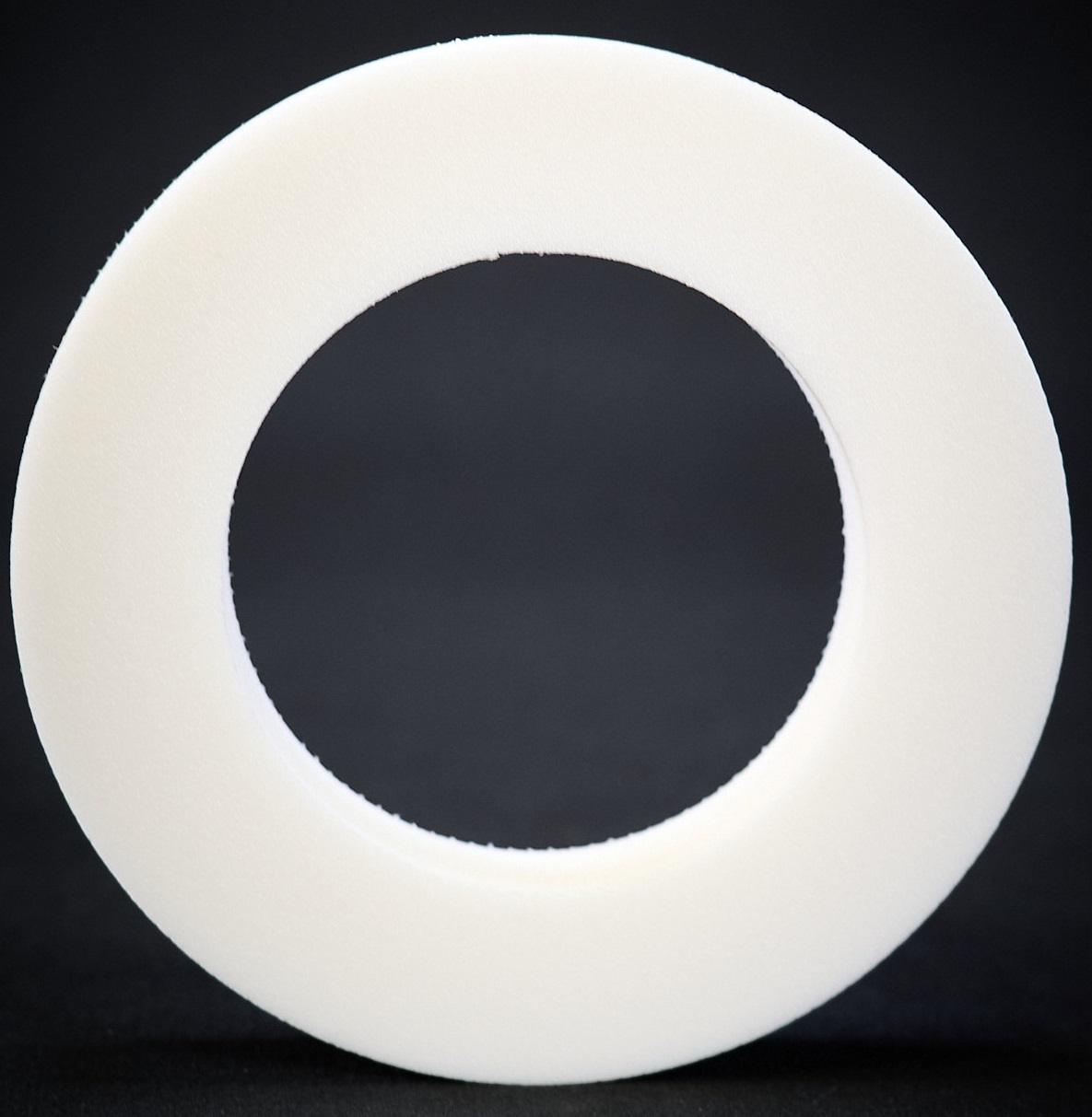 Прокладка между бачком и унитазом Alcaplast аналог V0056-ND (115*70*15 мм, пеносевилен)