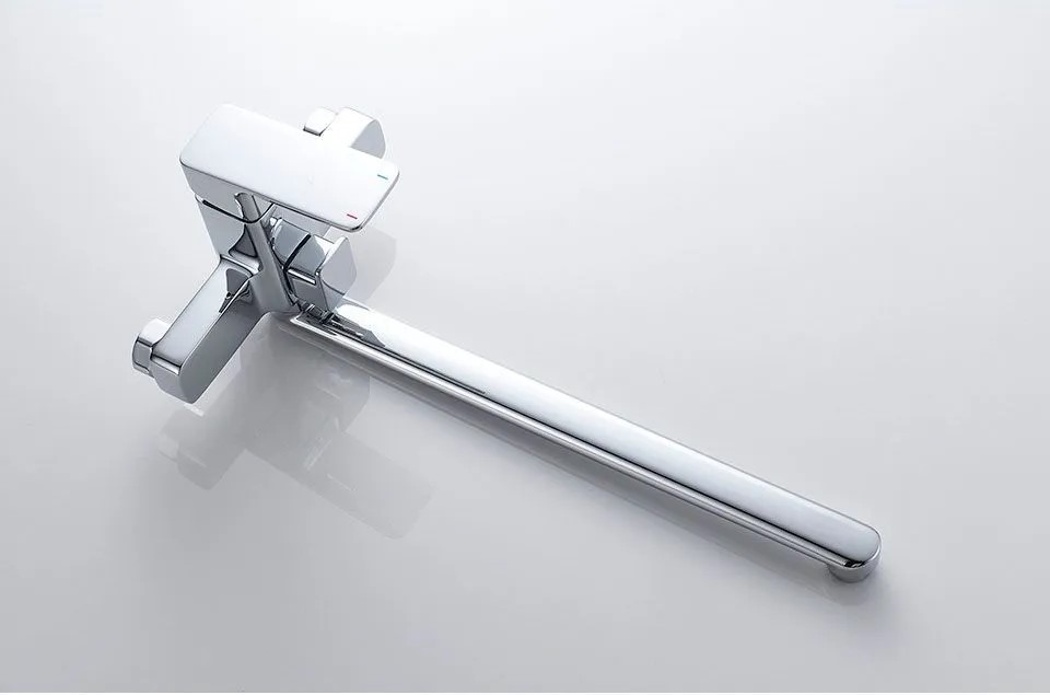 Смеситель для ванны универсальный с плоским изливом 350 мм, дивертор с керамическими пластинами, хром Accoona A71126