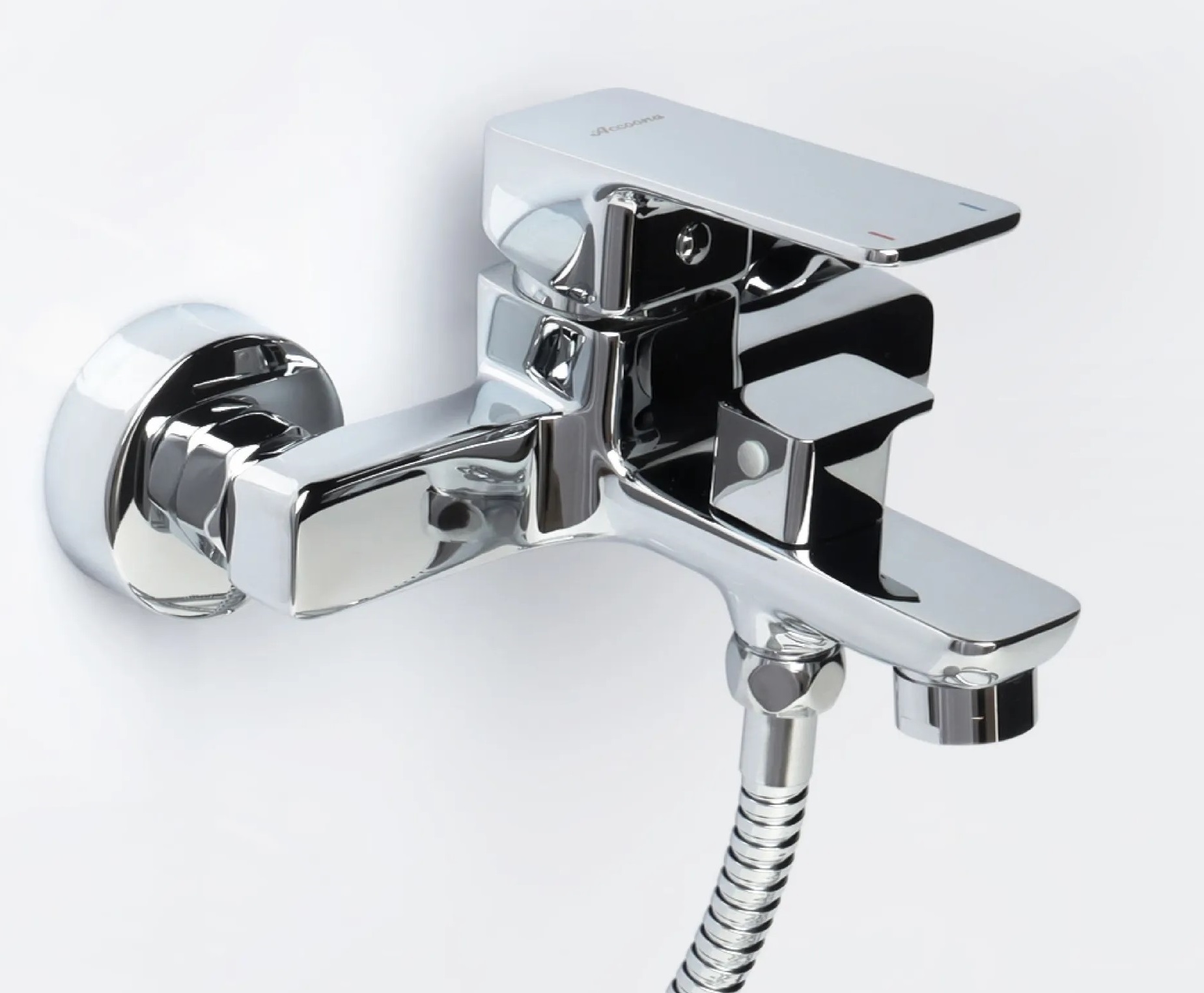 Смеситель для ванны, короткий излив, керамический переключатель, 3-реж.лейка, хром Accoona A63126